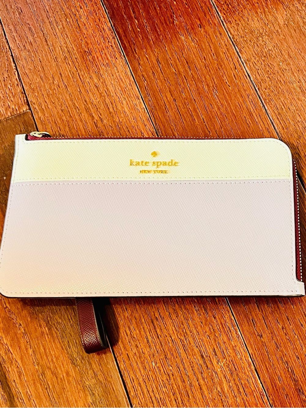 EUC Kate Spade Two-Tone Cream and Light Purple Zip Wristlet Clutch